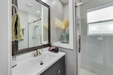 Tiny photo for 5524 N Luna Avenue, Chicago, IL 60630 (MLS # 12448844)