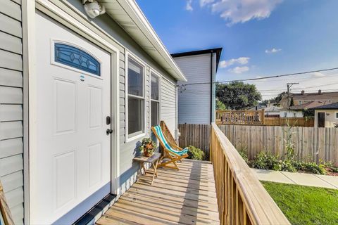 Tiny photo for 5524 N Luna Avenue, Chicago, IL 60630 (MLS # 12448844)