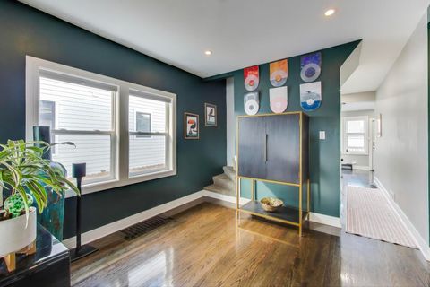 Tiny photo for 5524 N Luna Avenue, Chicago, IL 60630 (MLS # 12448844)