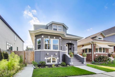 Tiny photo for 5524 N Luna Avenue, Chicago, IL 60630 (MLS # 12448844)