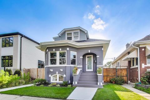 Tiny photo for 5524 N Luna Avenue, Chicago, IL 60630 (MLS # 12448844)