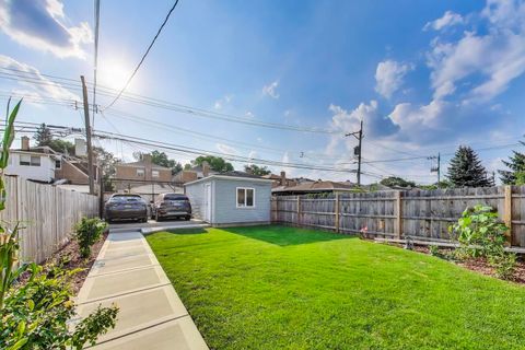 Tiny photo for 5524 N Luna Avenue, Chicago, IL 60630 (MLS # 12448844)