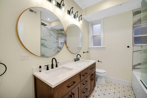 Tiny photo for 4114 S Ellis Avenue, Chicago, IL 60653 (MLS # 12647817)
