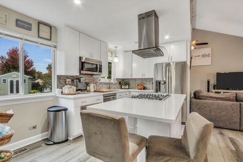 Tiny photo for 352 LINDEN Drive, Round Lake Park, IL 60073 (MLS # 12495526)