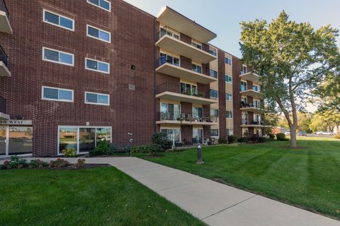 Photo of 5300 Walnut Avenue #11B, Downers Grove, IL 60515 (MLS # 12494977) Photo of 5300 Walnut Avenue #11B, Downers Grove, IL 60515 (MLS # 12494977)
