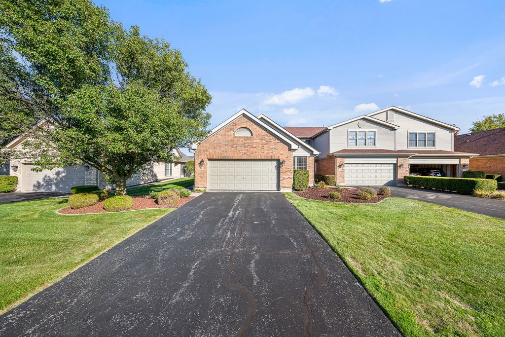 Photo for 43 Corinth Drive, Tinley Park, IL 60477 (MLS # 12492134)