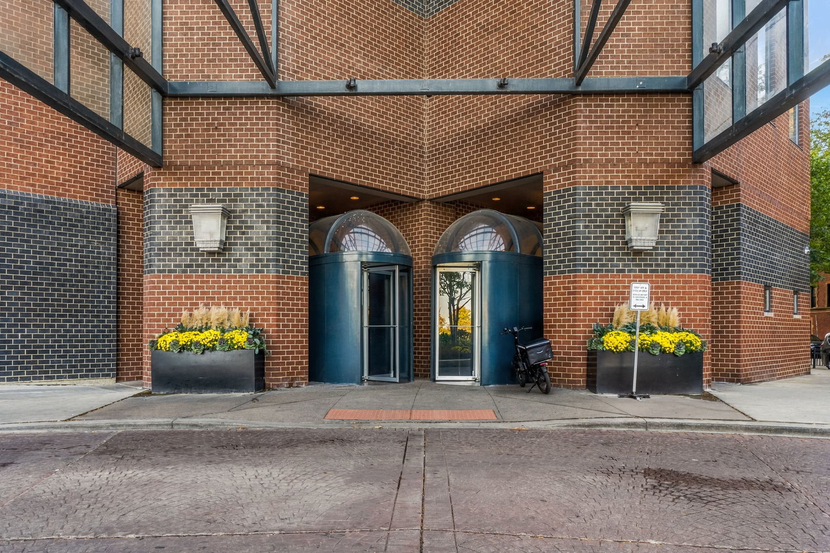 3660 N Lake Shore Drive 708