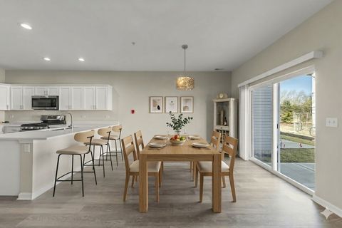 Tiny photo for 600 W Pleasant Lane #C2, Lombard, IL 60148 (MLS # 12587367)