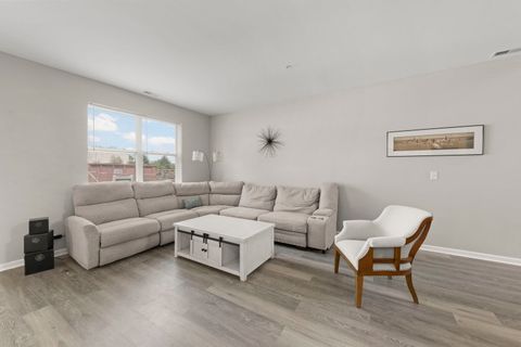 Tiny photo for 600 W Pleasant Lane #C2, Lombard, IL 60148 (MLS # 12587367)