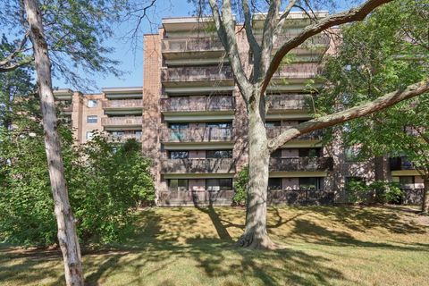 Tiny photo for 920 Vose Drive #106, Gurnee, IL 60031 (MLS # 12554844)