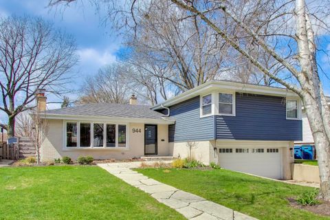 Photo of Elmhurst, IL 60126 (MLS # 12626496)
