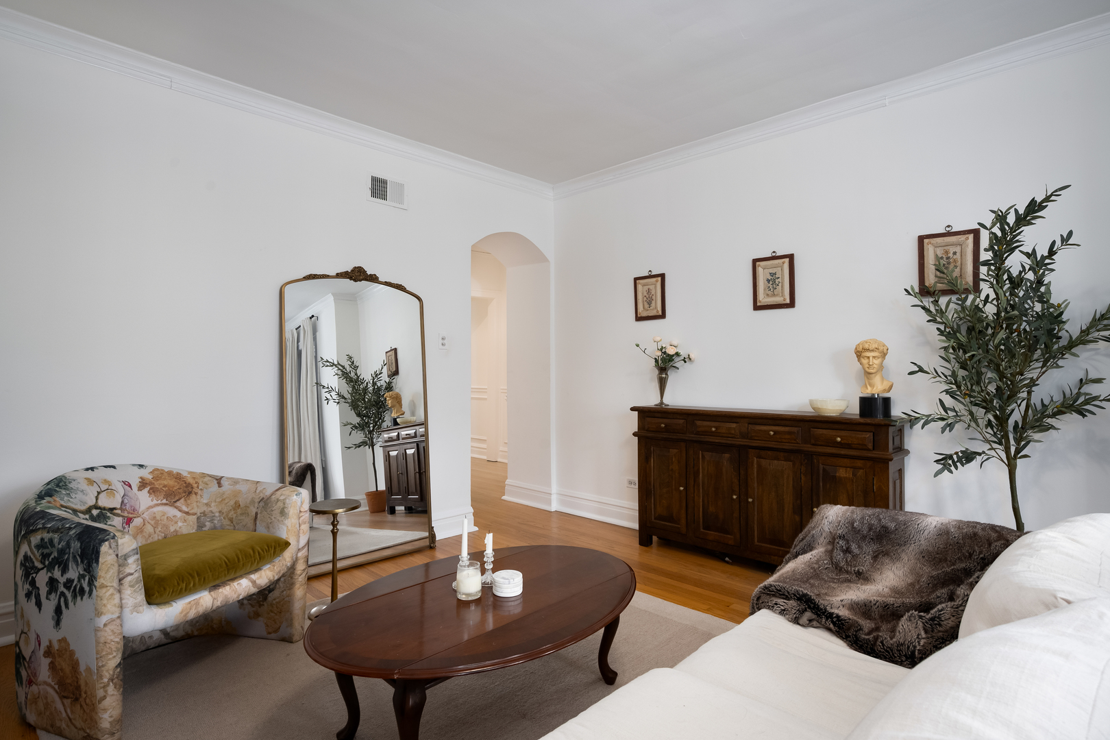 1145 W Lill Avenue 1E