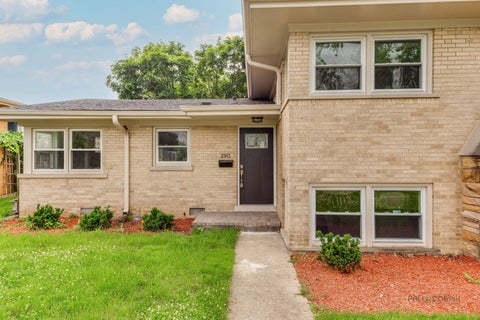 Tiny photo for 2913 W Sibley Street, Park Ridge, IL 60068 (MLS # 12753411)