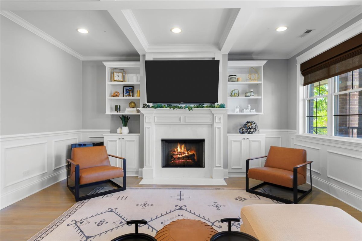 4357 N LINCOLN Avenue 2