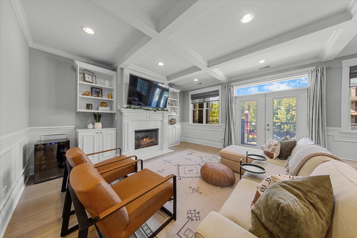 4357 N LINCOLN Avenue 2