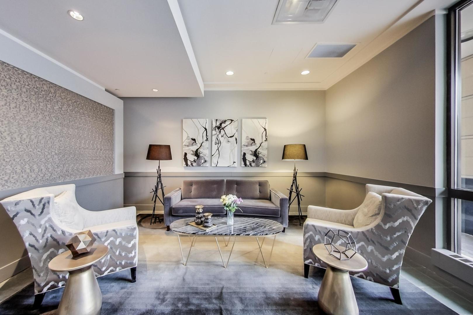 77 S EVERGREEN Avenue 402