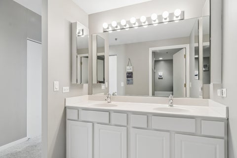 Tiny photo for 77 S EVERGREEN Avenue #402, Arlington Heights, IL 60005 (MLS # 12678496)