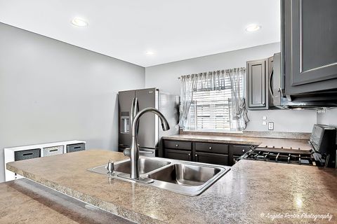 Tiny photo for 806 Madison Avenue, McHenry, IL 60050 (MLS # 12508028)