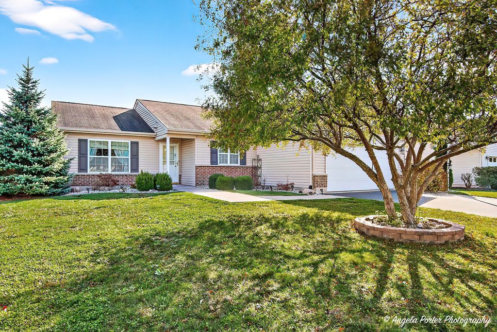 Photo for 806 Madison Avenue, McHenry, IL 60050 (MLS # 12508028)