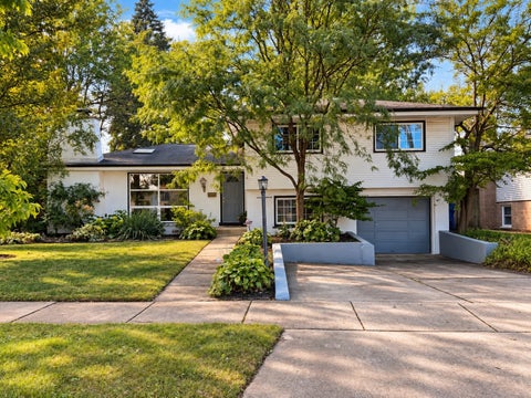 Photo of 426 Amherst Avenue, Des Plaines, IL 60016 (MLS # 12768921)