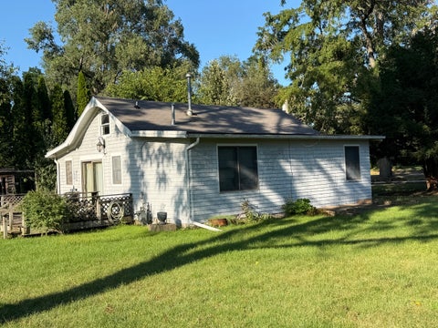Tiny photo for 800 S River Road, Fox River Grove, IL 60021 (MLS # 12757982)