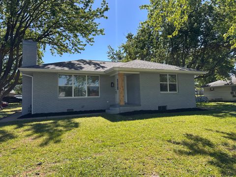 Photo of 1500 S 14th Street, Herrin, IL 62948 (MLS # 12640378)