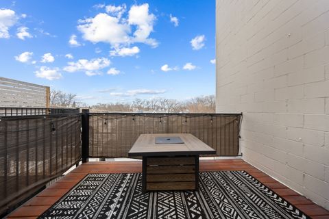 Tiny photo for 2248 W Foster Avenue #4, Chicago, IL 60625 (MLS # 12587693)