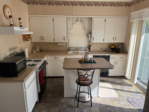 Tiny photo for 806 N Maple Street N, Benton, IL 62812 (MLS # 12582020)