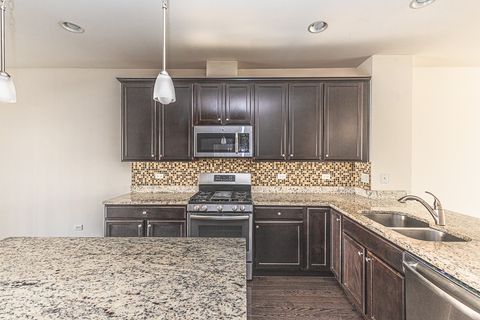 Tiny photo for 877 Lewisburg Lane, Aurora, IL 60504 (MLS # 12509176)