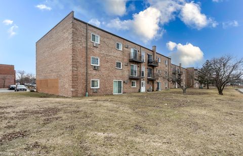 Tiny photo for Carol Stream, IL 60188 (MLS # 12582400)