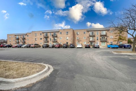 Tiny photo for Carol Stream, IL 60188 (MLS # 12582400)