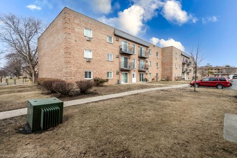 Tiny photo for Carol Stream, IL 60188 (MLS # 12582400)