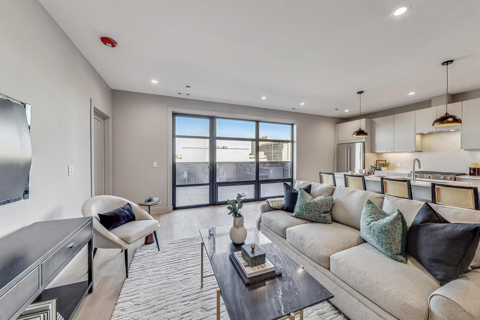 1317 N Western Avenue 504