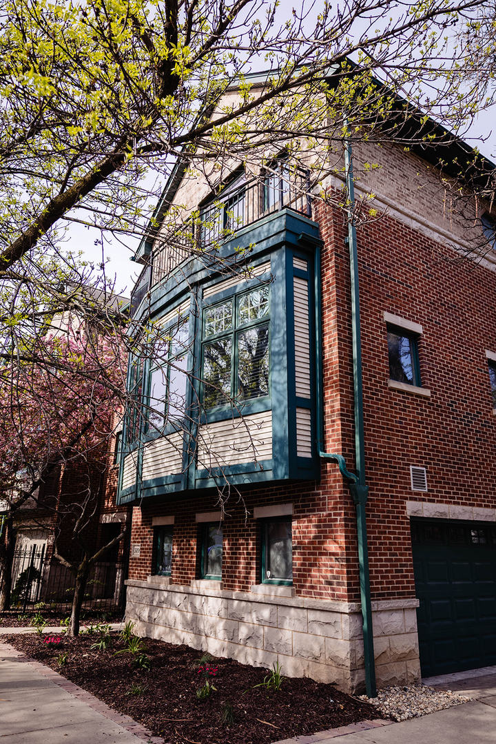 3056 N Paulina Street