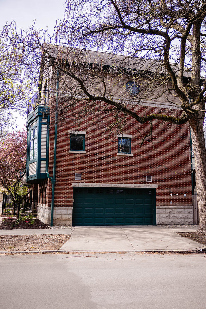 3056 N Paulina Street