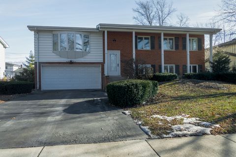 447 Country Club Drive Addison IL 60101