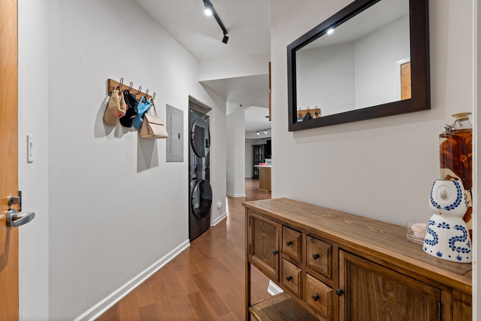 1212 N WELLS Street 404