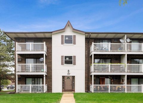 Photo of 157 Gregory Street #2, Aurora, IL 60504 (MLS # 12487066)