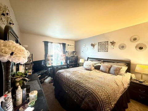 Tiny photo for 157 Gregory Street #2, Aurora, IL 60504 (MLS # 12487066)