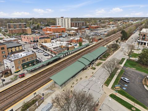 Tiny photo for 37 E Hickory Street #D, Lombard, IL 60148 (MLS # 12593394)
