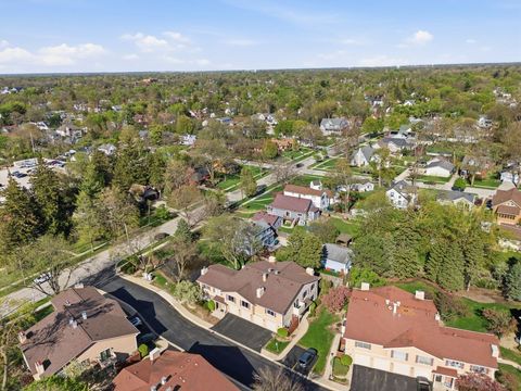 Tiny photo for 37 E Hickory Street #D, Lombard, IL 60148 (MLS # 12593394)