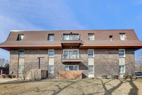 Tiny photo for 475 Shenstone Road #104, Riverside, IL 60546 (MLS # 12577225)