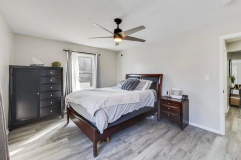 Tiny photo for 475 Shenstone Road #104, Riverside, IL 60546 (MLS # 12577225)