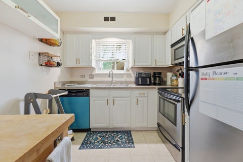 Tiny photo for 18001 Oak Park Avenue #C, Tinley Park, IL 60477 (MLS # 12770758)