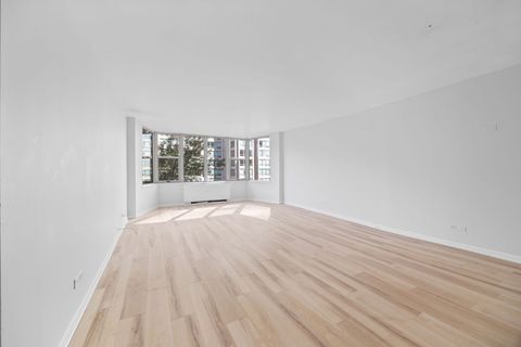 Tiny photo for 525 W Hawthorne Place #406, Chicago, IL 60657 (MLS # 12478275)