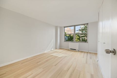 Tiny photo for 525 W Hawthorne Place #406, Chicago, IL 60657 (MLS # 12478275)