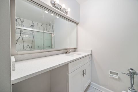Tiny photo for 525 W Hawthorne Place #406, Chicago, IL 60657 (MLS # 12478275)