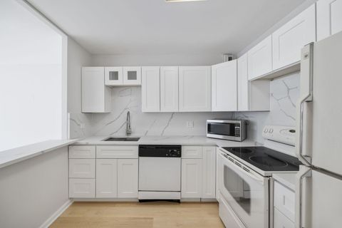 Tiny photo for 525 W Hawthorne Place #406, Chicago, IL 60657 (MLS # 12478275)