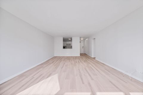 Tiny photo for 525 W Hawthorne Place #406, Chicago, IL 60657 (MLS # 12478275)
