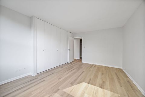 Tiny photo for 525 W Hawthorne Place #406, Chicago, IL 60657 (MLS # 12478275)